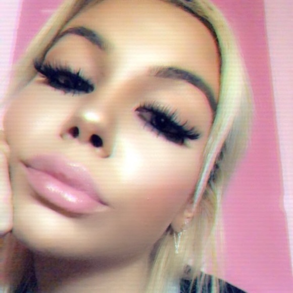 Meet your Posher, Allison - Picture 1 of 3